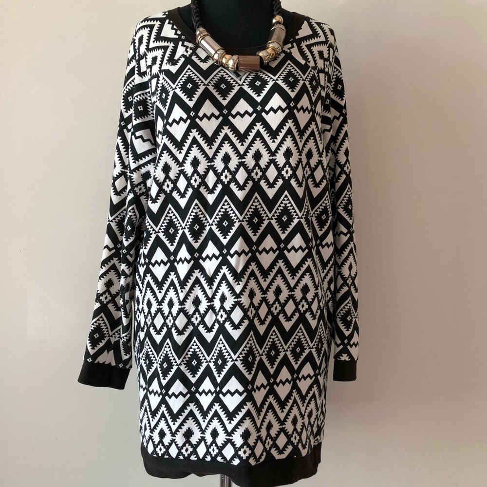 H+ M Black + white Geometric Print Crewneck Dress